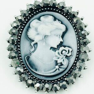 CAMEO BROOCH WITH GRAY CRYSTAL GLASS RHINESTONE PERIMETER
